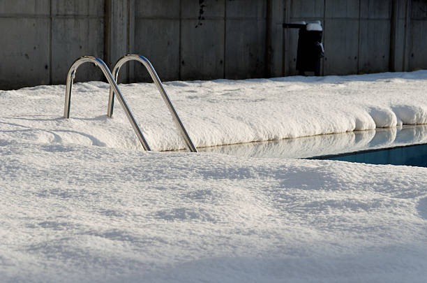 El producto químico para la hibernación de la piscina
